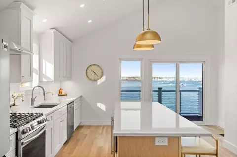 111 Leach St #3, Salem, MA 01970