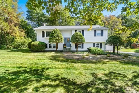 14 Hill St, Wayland, MA 01778