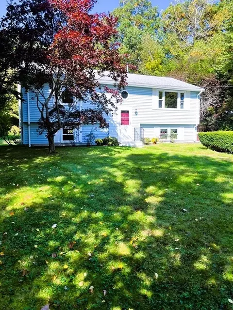 26 Rawson Dr, Leicester, MA 01524