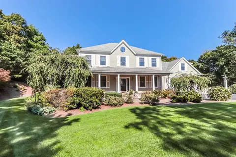 204 Hill And Plain Rd, Falmouth, MA 02536