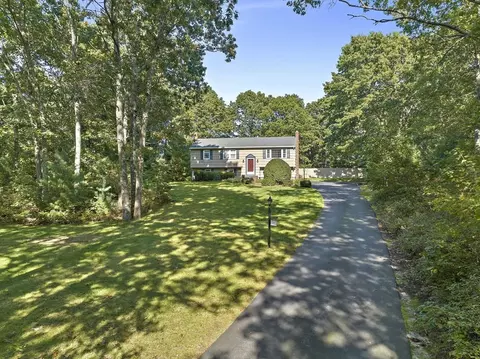 41 Brandeis Cir, Halifax, MA 02338
