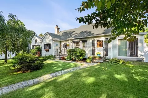 30 Strawberry Hill Rd, Chelmsford, MA 01863