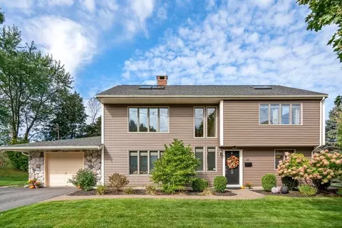 24 Upham St, Peabody, MA 01960