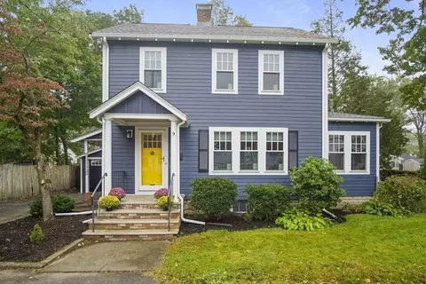 9 Munroe Ave, Woburn, MA 01801