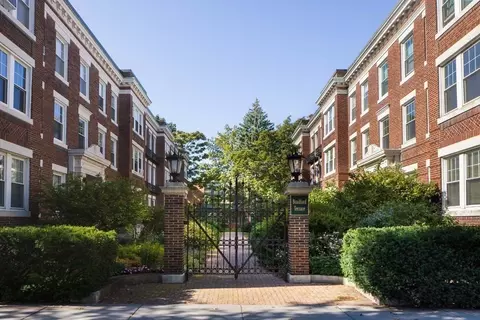 4 Bradford Ter #4, Brookline, MA 02446