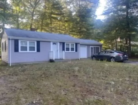 31 Acorn St, Middleboro, MA 02346