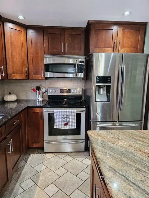 30 Hemlock St, Raynham, MA 02767 photo 7