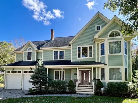 127 Maple St, Lexington, MA 02420
