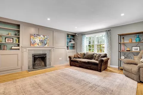 41 South St, Upton, MA 01568 photo 8
