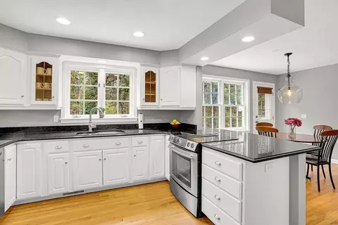 41 South St, Upton, MA 01568 photo 9