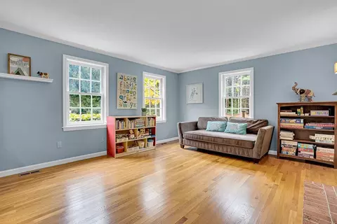 41 South St, Upton, MA 01568 photo 13