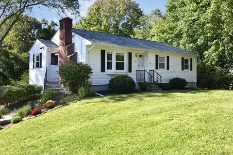 322 Maple Ave, Swansea, MA 02777