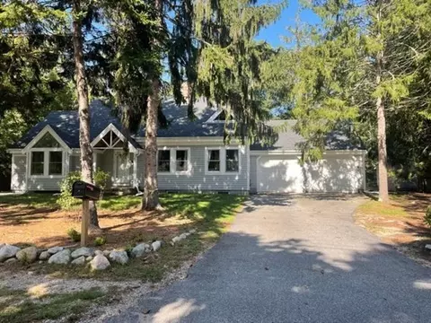 42 Mary Alice Ln, Barnstable, MA 02601