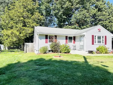 38 Kittrell St, Springfield, MA 01119 photo 2