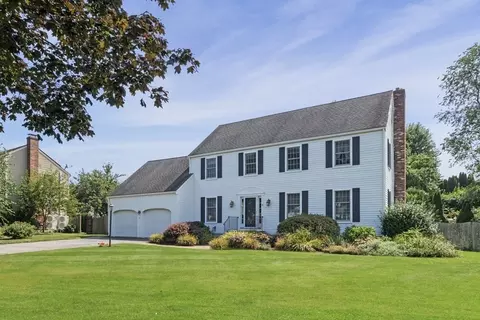 8 Meadow Rd, Beverly, MA 01915