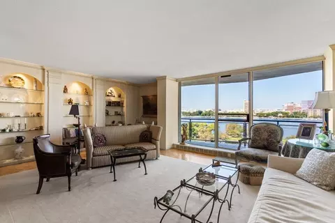 330 Beacon St #82, Boston, MA 02116