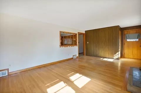 38 Dillon St, Chicopee, MA 01013 photo 11