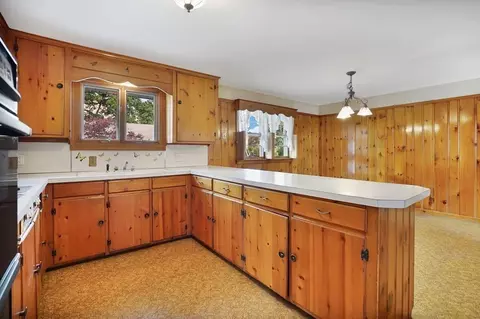 38 Dillon St, Chicopee, MA 01013 photo 5