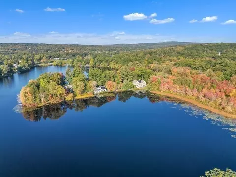20 Bungalow Pt, Wilbraham, MA 01095
