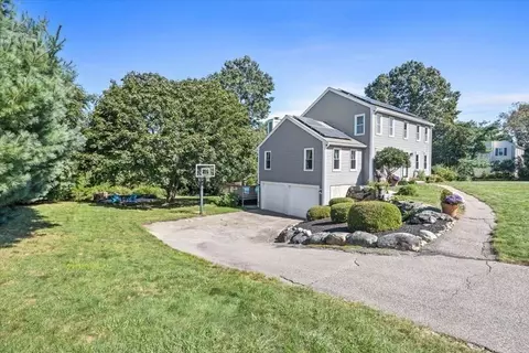 8 Erbeck Cir, Bridgewater, MA 02324
