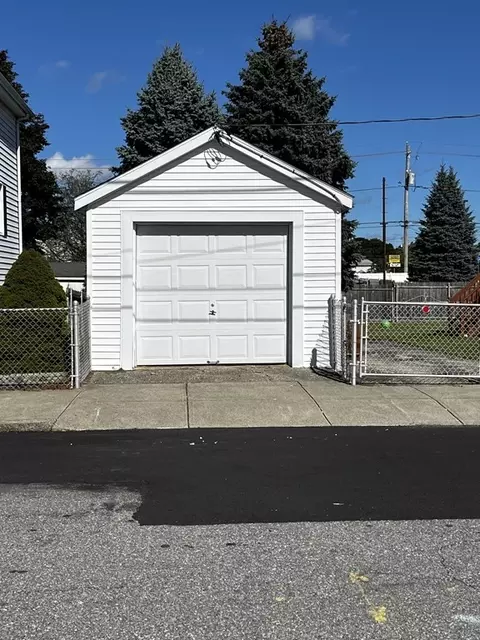 154 Tower St, Fall River, MA 02724 photo 2