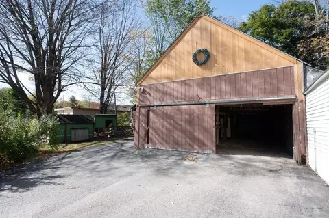 176 Center St, Ashburnham, MA 01430 photo 3