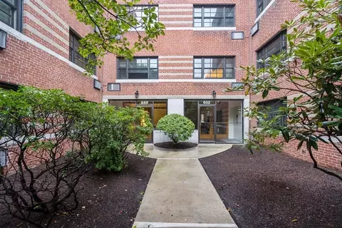 648 Washington St #4, Brookline, MA 02446
