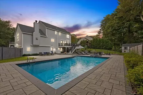 22 Wildflower Dr, Sutton, MA 01590 photo 3
