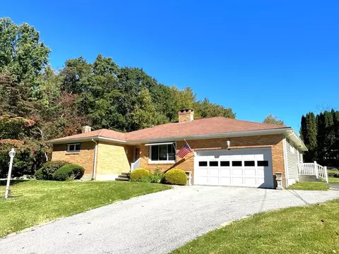 88 Charlton Rd, Dudley, MA 01571