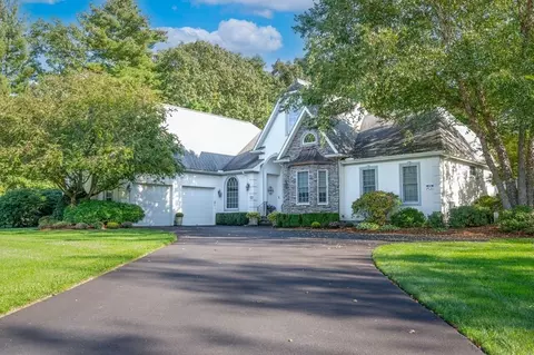 6 Garrett Spillane Rd, Foxboro, MA 02035