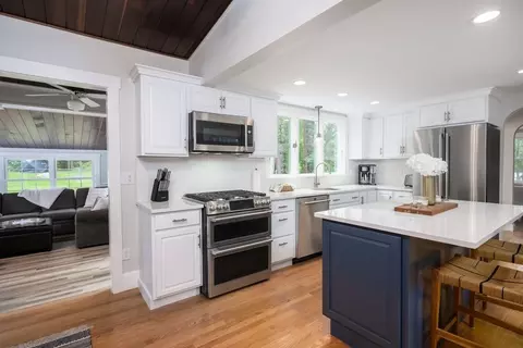 362 Webster St, Hanover, MA 02339 photo 2