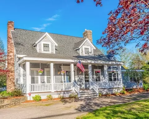 423 Bedford St, Lakeville, MA 02347