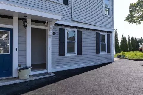 4 Farragut Rd #1, Ipswich, MA 01938