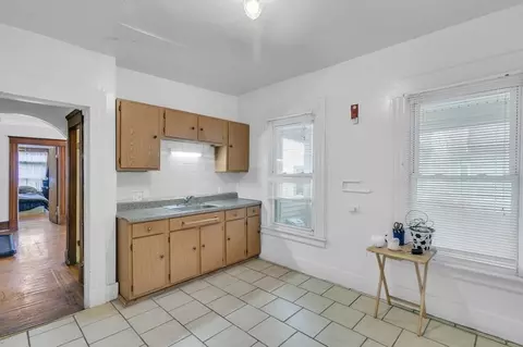 32 Mapledell St, Springfield, MA 01109 photo 9