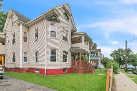 32 Mapledell St, Springfield, MA 01109