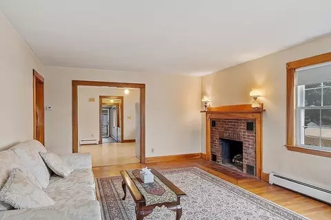 9 Garfield Ave, Danvers, MA 01923 photo 4