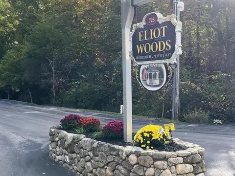 728 Auburn St #F5, Whitman, MA 02382