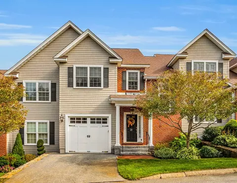900 Lynnfield St #39, Lynnfield, MA 01940
