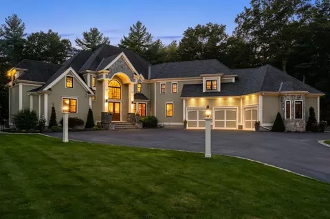 16 Hancock Ct, Walpole, MA 02081
