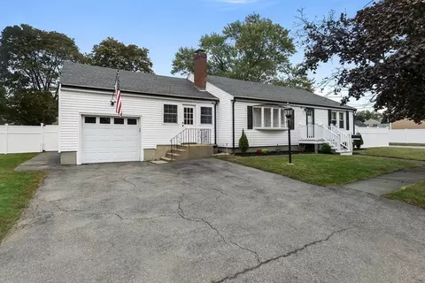 11 Irving St, Peabody, MA 01960