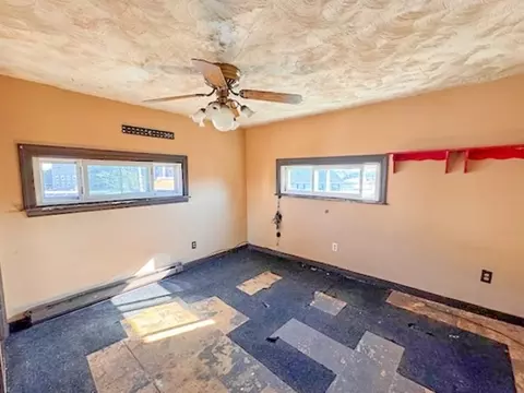 541 Tecumseh St, Fall River, MA 02721 photo 11