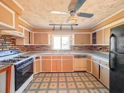 541 Tecumseh St, Fall River, MA 02721 photo 7