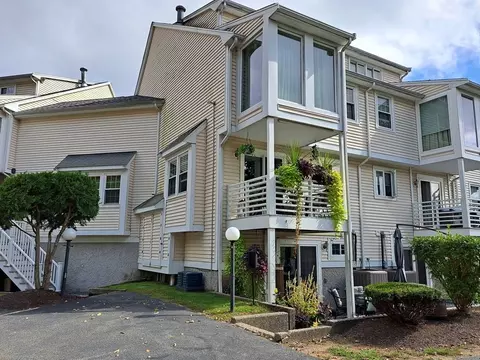 453 Turnpike St #19, Easton, MA 02375