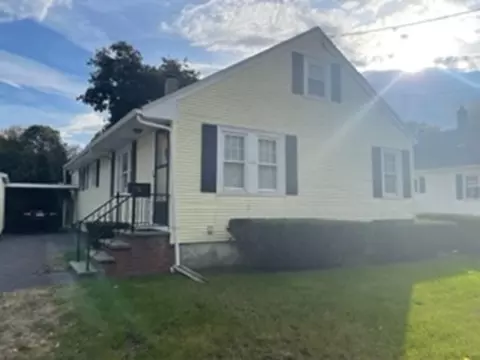 928 Bay St, Taunton, MA 02780