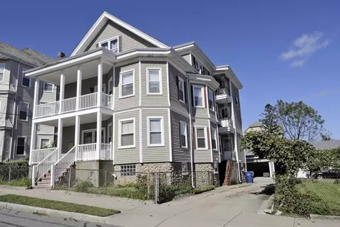 595-597 Coggeshall St, New Bedford, MA 02746