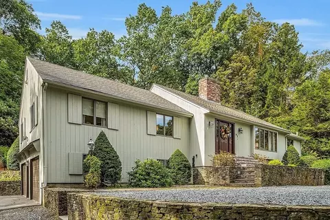 92 Sandra Ln, North Andover, MA 01845