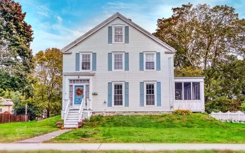 45 Ashland St, Melrose, MA 02176
