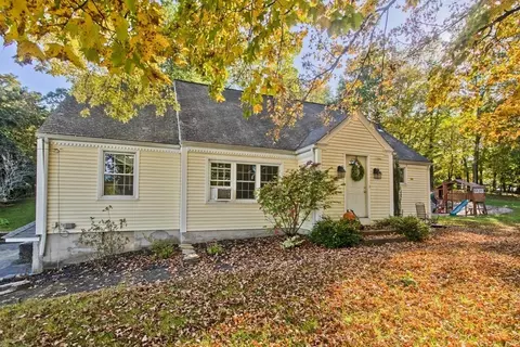 45 Southwick St, Agawam, MA 01030