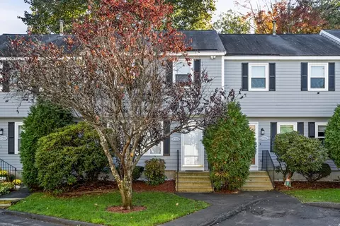 810 Lawrence St #B, Lowell, MA 01852