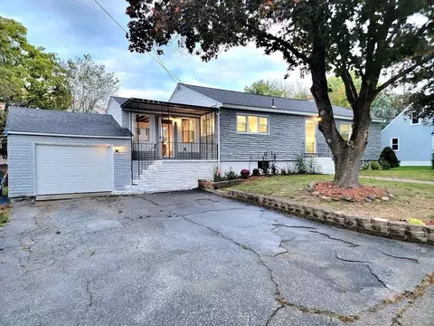 9 Jay St, Tewksbury, MA 01876